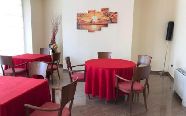 Royal Bistro