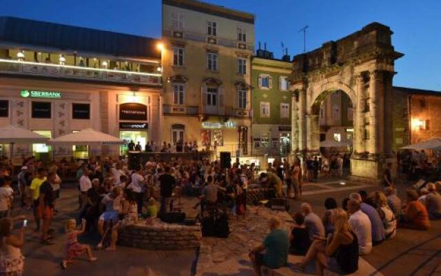 Polai Center Apartments