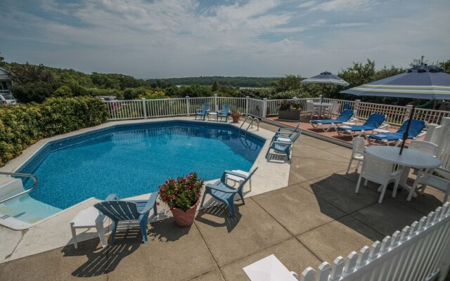 Glen Cove Inn & Suites