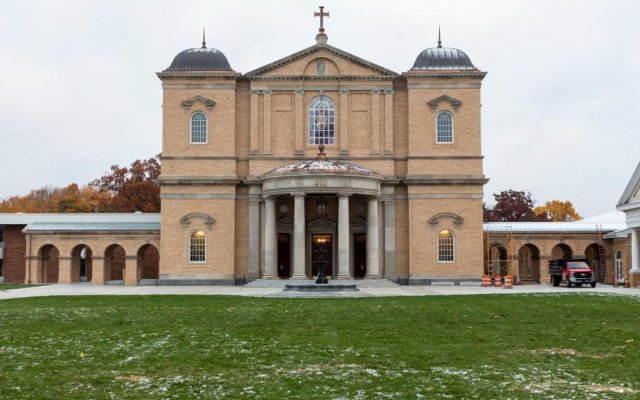 Hillsdale College Dow Hotel and Conference Center