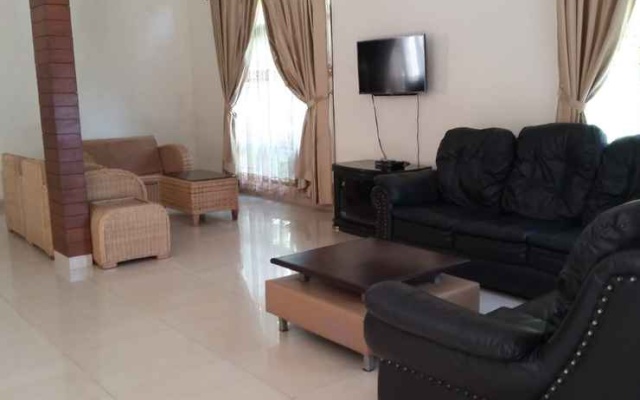 Villa Sipor Afrika – Guest Rooms – Cisarua