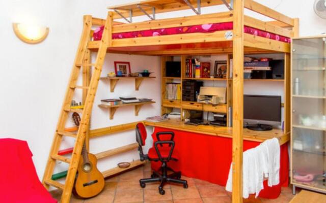 Studio with enclosed garden and wifi at Roma