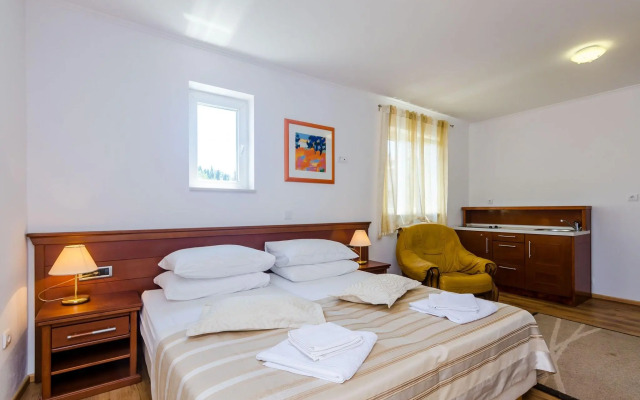 Apartments & Rooms V&M