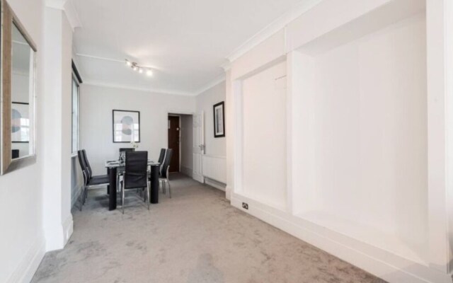 Spacious 5 Bed  Next to Regents Park Flat 11