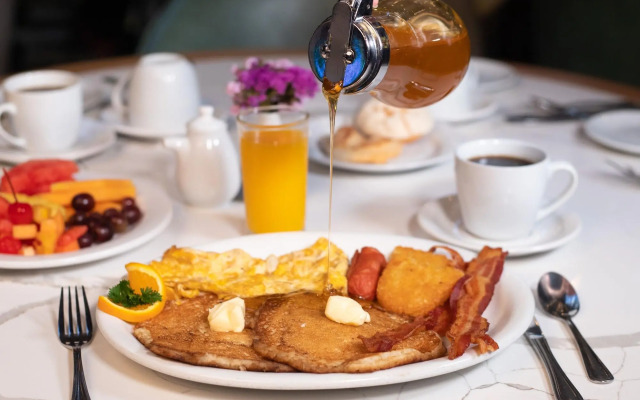 Hotel Pueblo Amigo Plaza & Casino