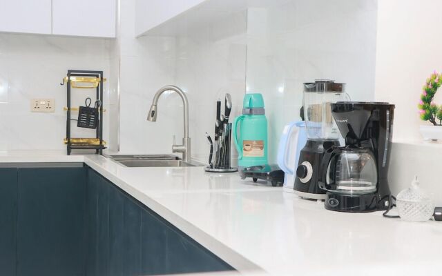 Lux Suites Royal Oak Residency