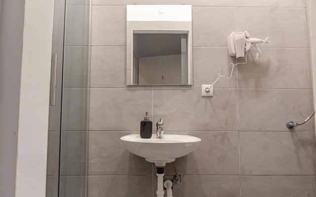 Joyful Apartments at Superb Location near AKH Hospital