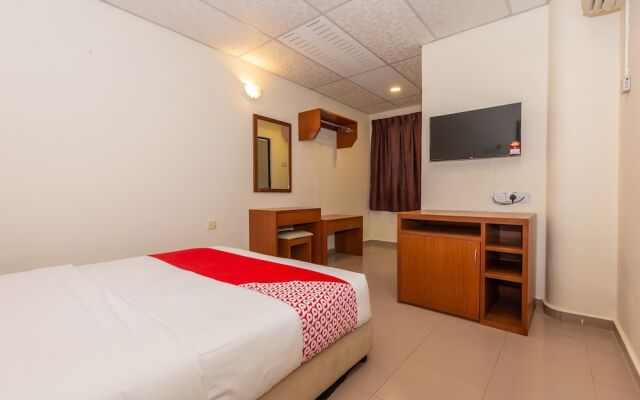 OYO 90893 Hotel 68 Kampung Lapan