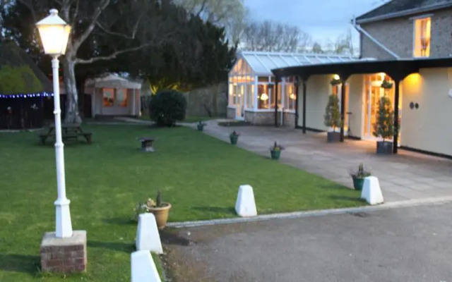 Millhouse Hotel And Riverside Restaurant