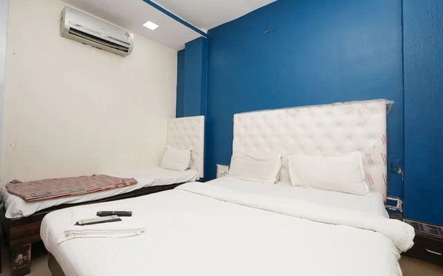 OYO 36061 Om Residency