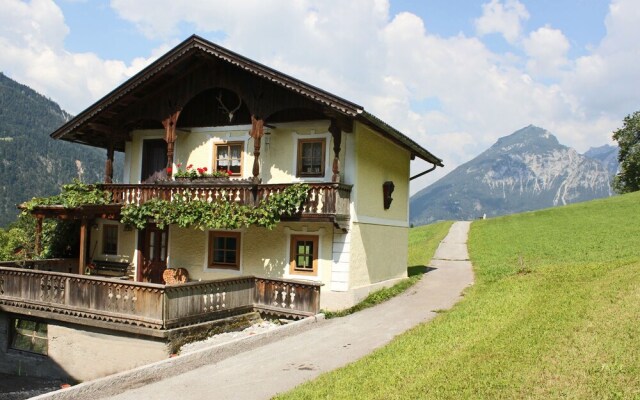 Cozy Chalet In Bruck Am Ziller With Private Terrace