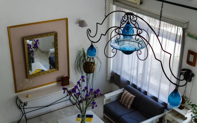 Happiness Apartments