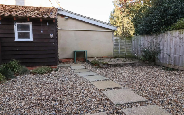 2 Greensleeves, Benhall