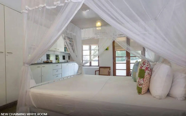 Colombo 7 - A Charming White Room