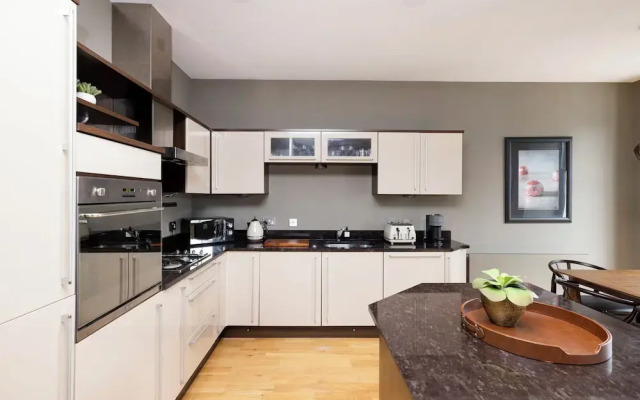 Stylish 2-bed flat in New Town