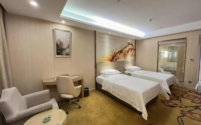 Vienna Hotel (Huidong and Run Pedestrian Street)