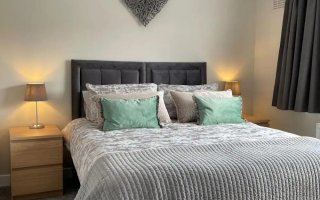 The Dooley, 3-beds, Sleeps 6, Pet Friendly