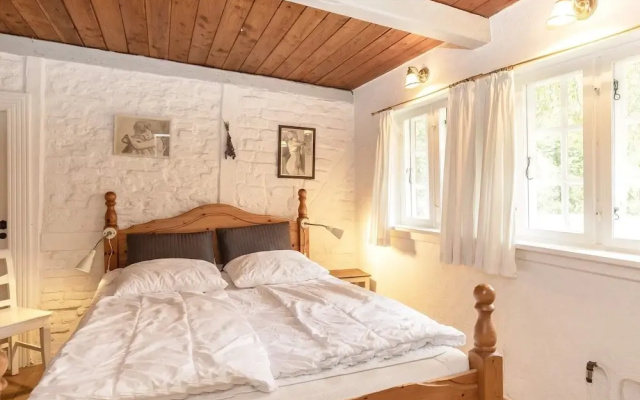 Family Cottage for Eight Guests