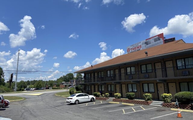 Inn Between The Hedges