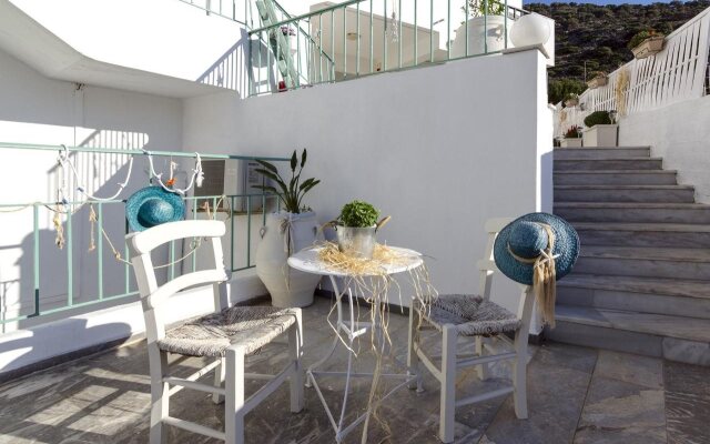 Aglaia Apartments & Studios