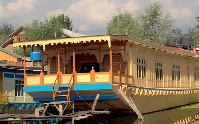 New Perfume Garden Group of Houseboat
