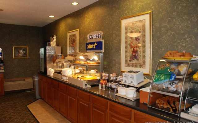 Holiday Inn Express & Suites Bloomington - Normal by IHG