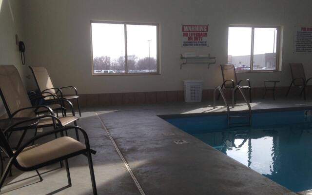 Edgewood Hotel & Suites