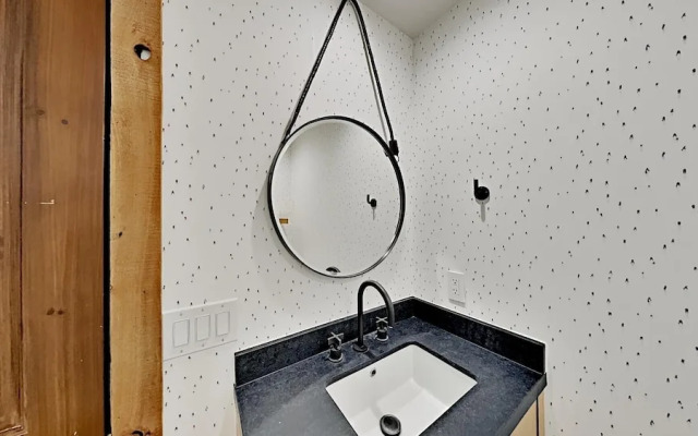 Beautifully remodeled 3 Bedroom Condo