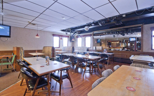Springs Motor Inn