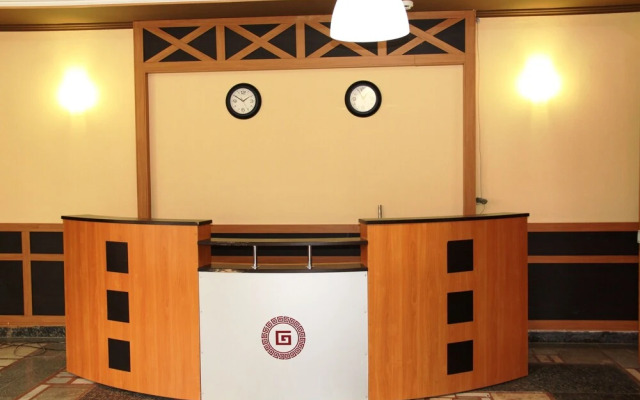 Oasis Hotel - Hostel