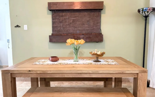 Solar-powered Gem Tours Walk to Beaches Eats