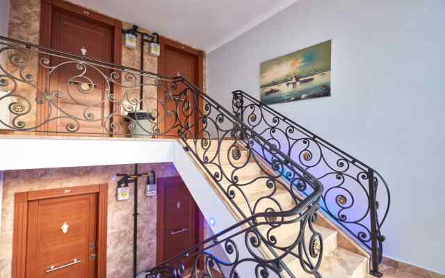 Tarabya Suit