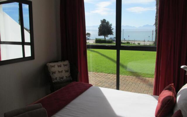 Point Village Accommodation - Santos 11