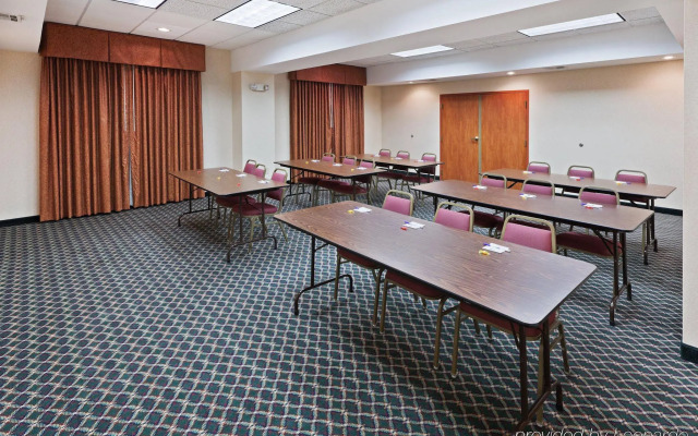 Holiday Inn Express & Suites Vinita by IHG