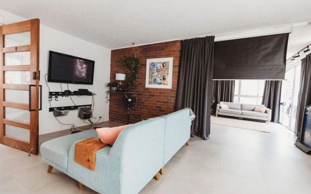 Renovated Apt with Beach Views