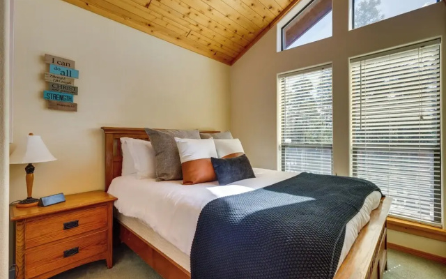 Mtn-view Deck: Cabin Getaway in Angel Fire