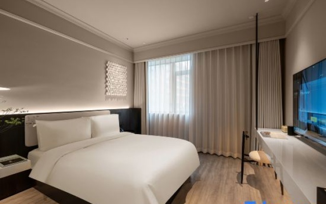 Treasury Superior King Bed Room (Smart Guest Control + Mobile Screen Casting + Mini Fridge) — фото 1