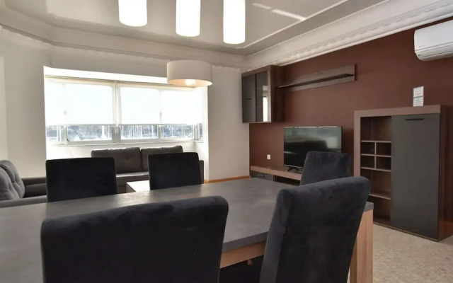 2 Bedroom Central Spacious With Sea Views