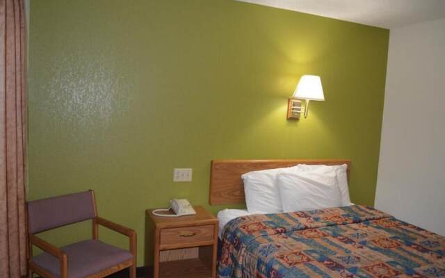 Bloomer Inn & Suites