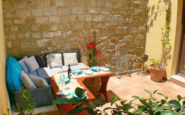 House in the Medieval City With Outdoor Patio, Free Wi-fi