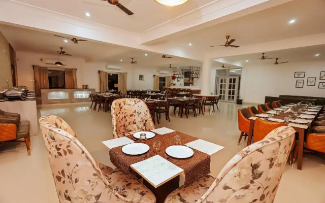 Revaas Lake View Boutique Hotel