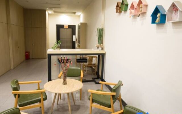 Weiting Qingju Hotel (Shanghai Hongqiao Airport Beihua Road Branch)