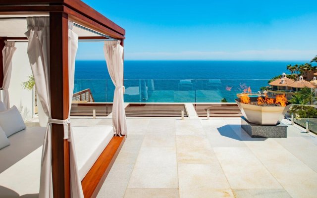 Spectacular Modern Luxury and Exceptional Amenities at Mantea Casa Cabo in Pedregal