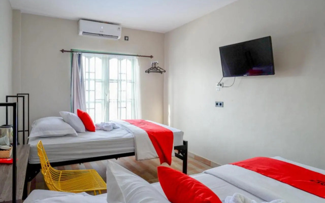 Hotel Larona by RedDoorz