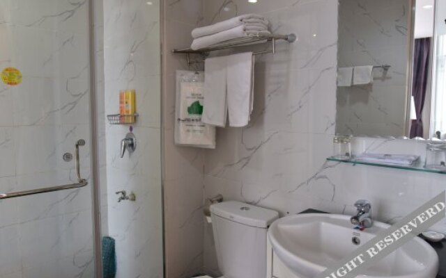 Donghua Hotel