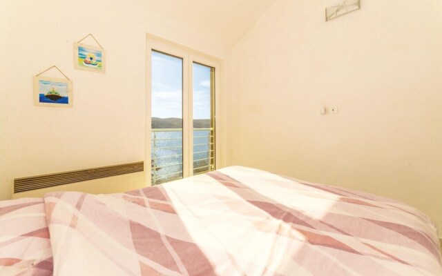 Beautiful Home in Miskovici With Wifi and 2 Bedrooms