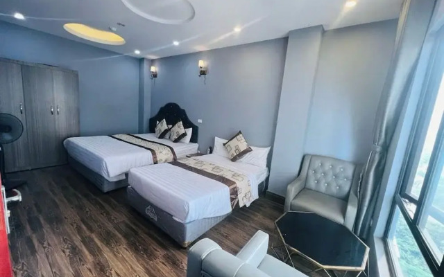Van Nam Hotel by OnHotelRooms