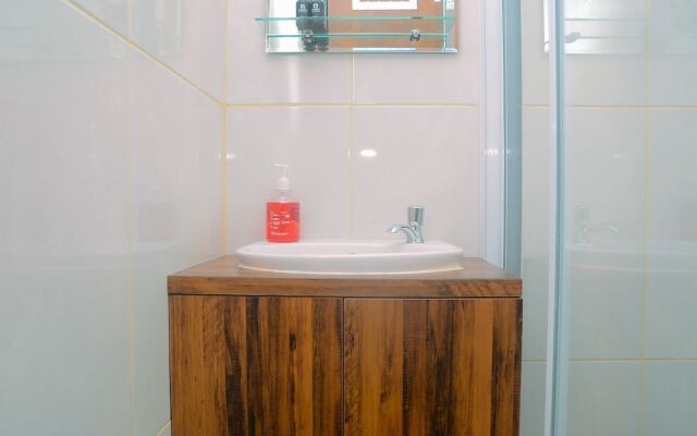 Cozy and Simple Living 1BR Grand Kamala Lagoon Apartment