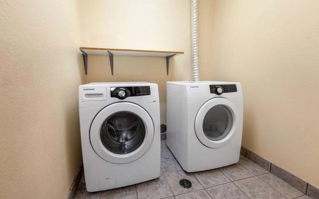 Super 8 by Wyndham Big Rapids