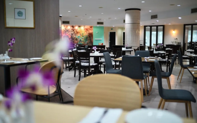 TF Riverside Hotel